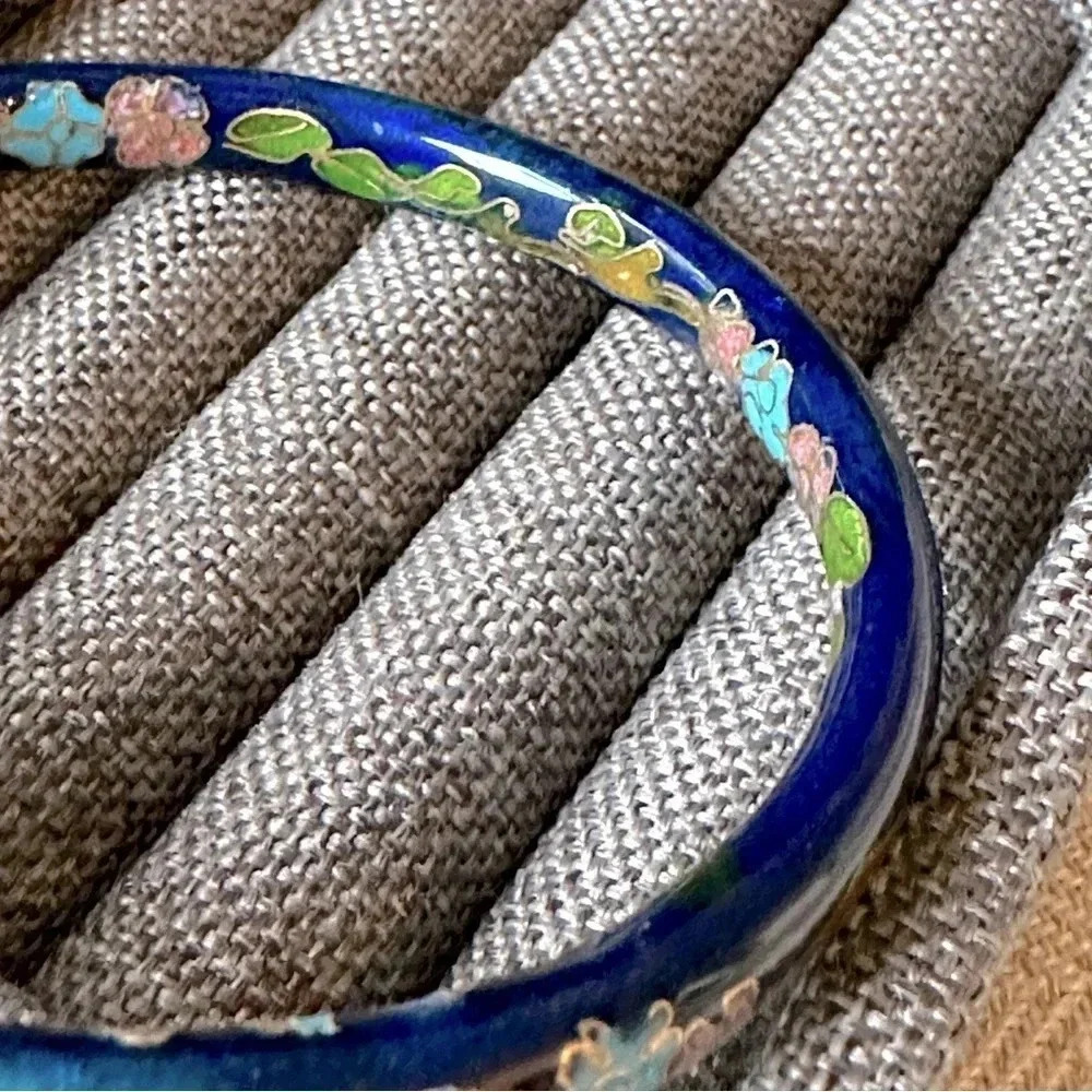 Vintage Cloisonné Navy Blue Bangle Bracelet Pastel Blue, Pink, Green & Gold - Picture 4 of 9